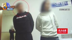 丈夫陪妻子处理事故因无证驾驶被查