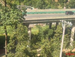 村民被噪声困扰10余年状告高速公司 噪声超标引发健康问题