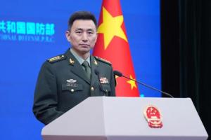 国防部回应菲律宾炒作中国海军救助渔民事件 公道自在人心