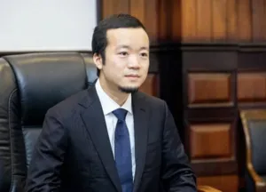 陈志被从柬埔寨押解回国 跨境赌诈犯罪头目落网