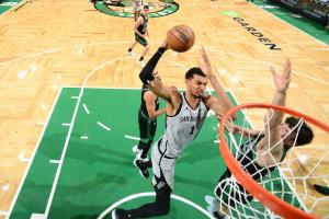 马刺100-95险胜凯尔特人 文班亚马关键表现