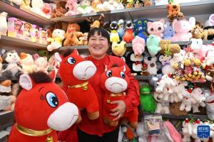 “哭哭马”意外走红成爆款玩具 订单暴增工厂扩产