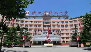 高一学生带手机被停课一个月 家长质疑处罚过重