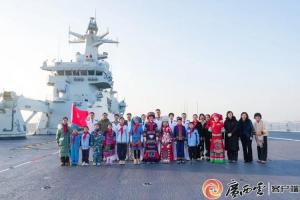 1999年捐款造航母的男孩登上广西舰 从个人心愿到集体奔赴