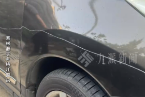 七旬老人划坏2辆泄愤赔偿2100元 并取得了对方的谅解