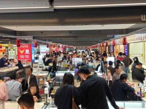 金价回调下的深圳水贝：黄金卖爆 理性“淘金”热潮