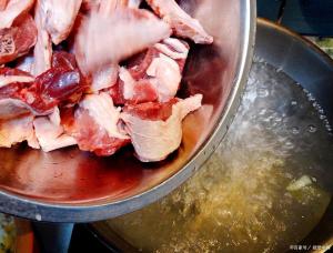 男子回应过年杀鸭杀出超6克黄金 烟火里的小概率好运