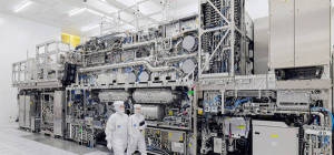 中国半导体业内大佬集体发文 呼吁打造光刻机巨头