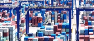 世界透过两会读懂中国 开放与创新并重