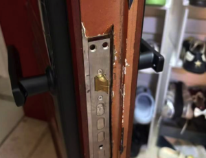 上门开锁标价25元上门收2000元