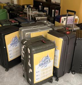 金莎孙丞潇录妻旅全程牵手 未婚情侣引发热议