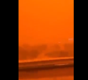 橙色沙尘暴席卷加沙 天空成血橙色 波斯湾多国受影响