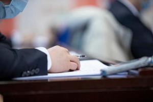 男子开会至22点回家猝死未认工伤 家属诉请认定工伤被驳回