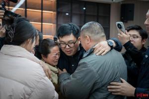 儿子丢失36年后一家终团圆 寻亲之路终圆满