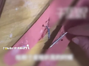 双汇火腿肠刚剥皮发现长钉 当事人回应：已协商并补偿