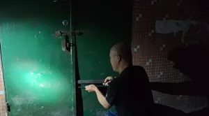 男子玩渔网自捆床上被困呼救 模仿网络挑战遇险