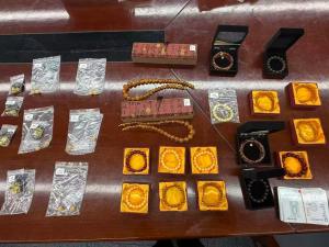 警方侦破通过直播实施诈骗案 假冒玉石骗局曝光