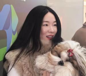 媒体：霍思燕再破天花板 转型牵犬师闪耀国际赛场