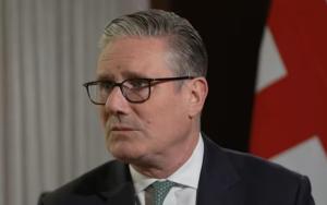 一再遭美国嘲讽 英首相：我受够了 英美分歧加剧