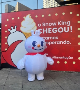 蜜雪冰城南美首店开业 排队2小时 低价亲民引热潮