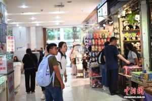 东盟游客热衷重庆“购物游” 买买买不停