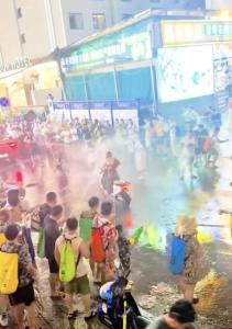 2女子遭高压水枪狂喷官方将调查 文明泼水倡议被忽视