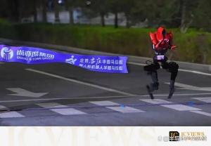 300多台机器人大战21公里 自主导航技术成亮点