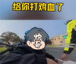 男子骑摩托上高速理直气壮被怼 现场争议升级