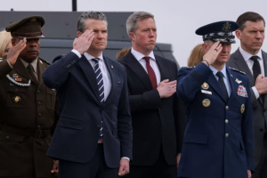 矛盾公开化，“赫格塞思呵斥美国陆军部长：我才是老大，别越俎代庖” 军方高层内讧升级