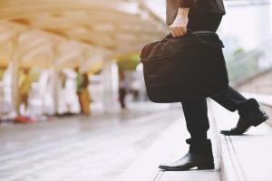 带涉密文件回家遭“好友”偷拍 下班携密隐患大