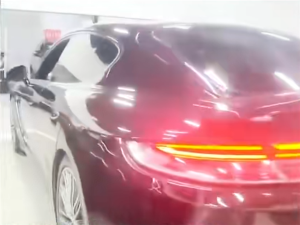 男子买二手保时捷被原车主拖走 车辆权属纠纷复杂