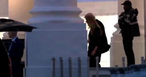 特朗普和万斯撤离现场画面曝光 白宫记者晚宴突发枪击