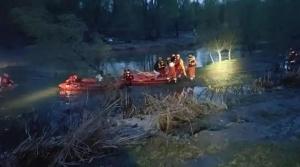 21人河滩烧烤被困消防救援 紧急疏散无伤亡