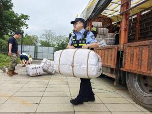 1200余名警力全力抗震救灾 守护生命财产安全