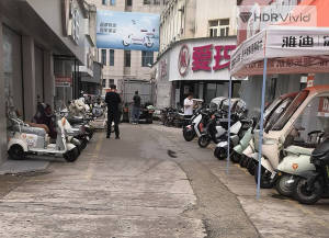 “老头乐”能卖却不能上路？记者实探 武汉街头现查处行动