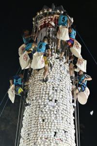 逾千人凌晨围观香港“抢包山” 传承百年非遗盛事