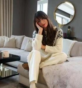 哈兰德玩游戏连女友都不让着 球场内外的深情时刻