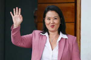 总统的女儿，成为“第一夫人”，又成为总统 藤森回来了