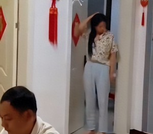 结婚当天新娘一觉睡到11点多，看着一屋子人一脸懵！