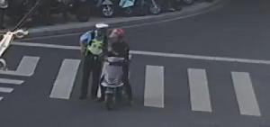 男子求助交警意外保住1000元血汗钱 警惕网络诈骗