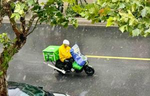 上海全力守护市民“菜篮子” 物资充足配送稳