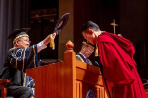 刘德华获颁荣誉文学博士学位 表彰杰出成就与贡献