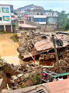 河南郏县近500年历史古桥局部垮塌 暴雨引发坍塌