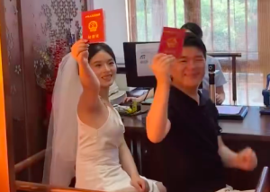 95后新郎把婚前房子财产全给了新娘 男方称从没给自己留后路：不共财产不共心