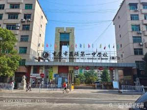高一新生入学次日身亡 警方介入 18分钟的谜团待解