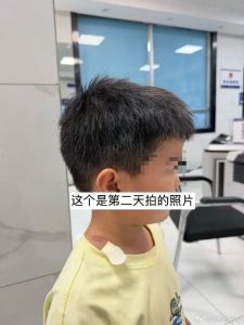 “被指控摸臀”男孩父亲最新发声：将进行反诉 监控还原真相