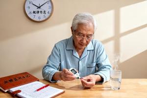研究：得糖尿病的人大多离不开这4点 生活习惯是关键