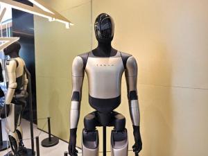 2025年全球售出约7000台人形机器人 市场初露锋芒