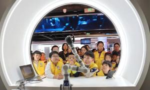 多地宣布中小学春秋假安排 秋高气爽出游好时机