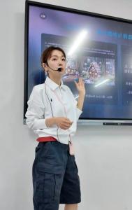 女硕士大厂辞职当老师 月薪降至9千 追寻内心的选择